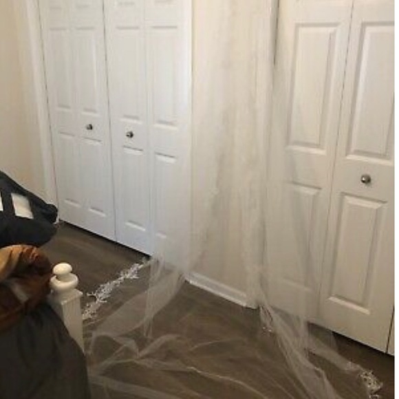 Wedding Dress - Picture 8 of 9